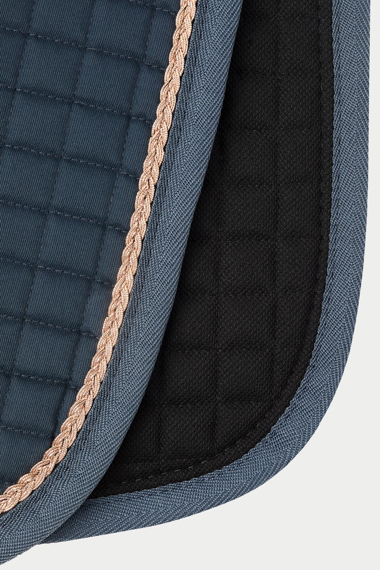 Horze Glarus Dressurschabracke Mit Metallischem Flechtdetail 13 Horze Glarus Dressurschabracke Mit Metallischem Flechtdetail – Bild 13