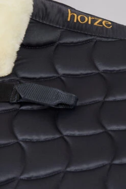 Horze Houston Vielseitigkeitsschabracke Mit Kunstfell 17 Horze Houston Vielseitigkeitsschabracke Mit Kunstfell -Cavallo Verkäufe 17400 CG 2