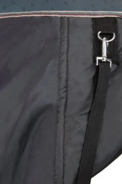 Horze Leighton Teens Collection Regendecke Mit Logoprint, 200g 6 Horze Leighton Teens Collection Regendecke Mit Logoprint, 200g -Cavallo Verkäufe 24092 UDGR 3