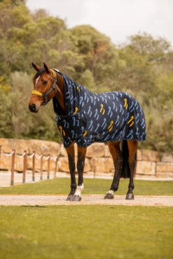 Horze Wicklow Abschwitzdecke Mit Logo Print 12 Horze Wicklow Abschwitzdecke Mit Logo Print -Cavallo Verkäufe 24689 590 06
