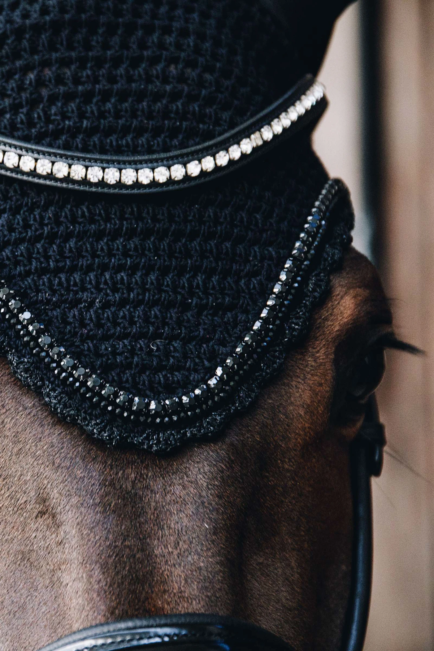 Kentucky Horsewear Stone & Pearl Soundless Fliegenhaube Lang 2 Kentucky Horsewear Stone & Pearl Soundless Fliegenhaube Lang – Bild 2