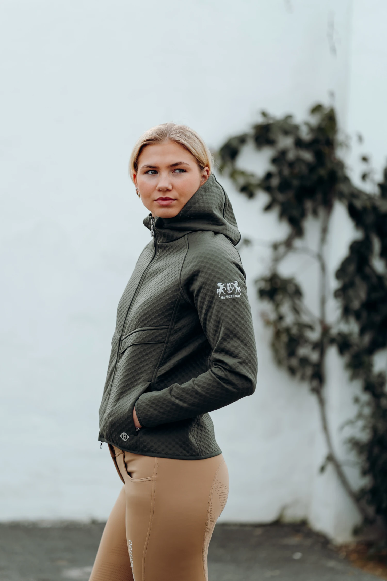 B Vertigo Norah Damen Sweatshirtjacke Aus Scuba Material 15 B Vertigo Norah Damen Sweatshirtjacke Aus Scuba Material – Bild 15