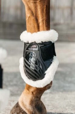 Kentucky Horsewear Vegane Lammfell Streichkappen Für Jungpferde 17 Kentucky Horsewear Vegane Lammfell Streichkappen Für Jungpferde -Cavallo Verkäufe 342512 BL 4