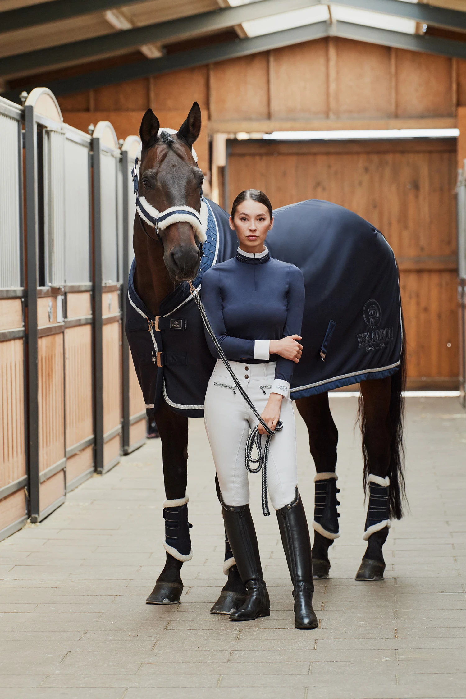 Eskadron Platinum Pure FS23 Dura Crystal Transportdecke 2 Eskadron Platinum Pure FS23 Dura Crystal Transportdecke – Bild 2