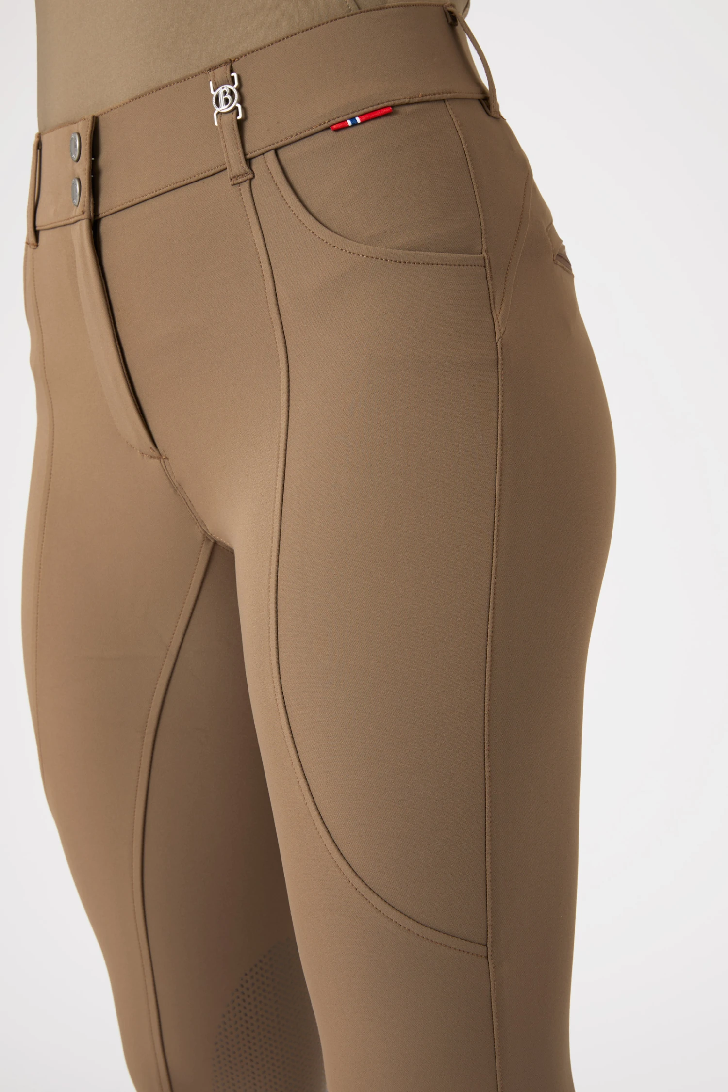 B Vertigo Davina Mittelhohe Kniebesatzreithose Mit Handytaschen Für Damen 20 B Vertigo Davina Mittelhohe Kniebesatzreithose Mit Handytaschen Für Damen – Bild 20