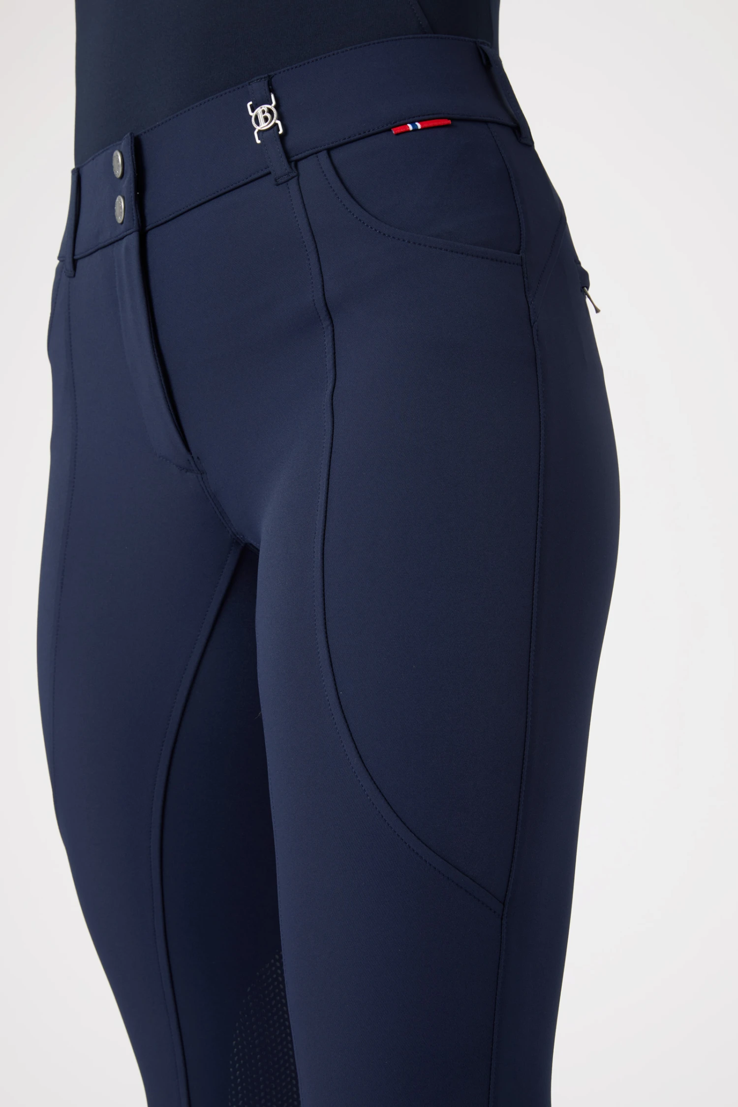 B Vertigo Davina Mittelhohe Kniebesatzreithose Mit Handytaschen Für Damen 5 B Vertigo Davina Mittelhohe Kniebesatzreithose Mit Handytaschen Für Damen – Bild 5
